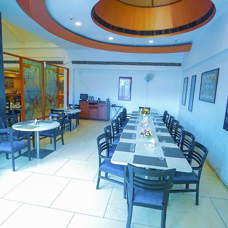 Hotel The Plaza Haiderabad Buitenkant foto