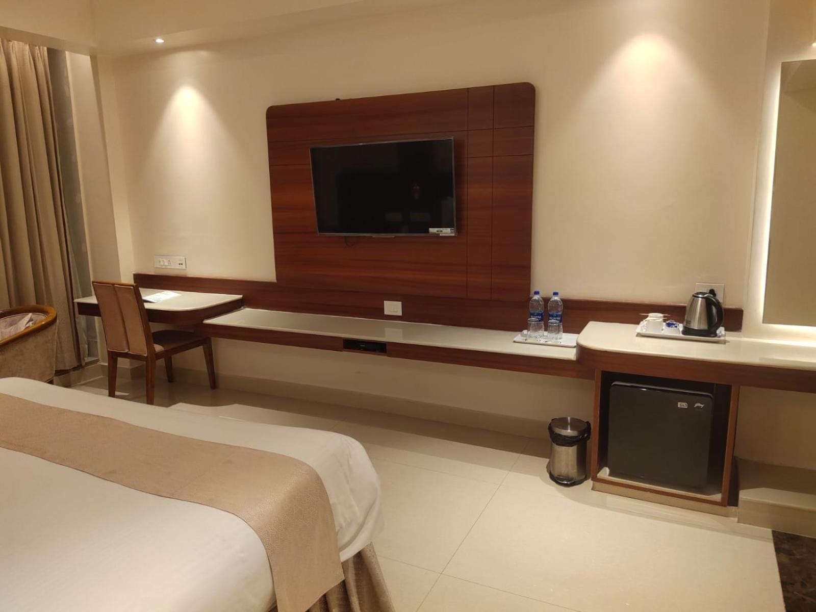 Hotel The Plaza Haiderabad Buitenkant foto