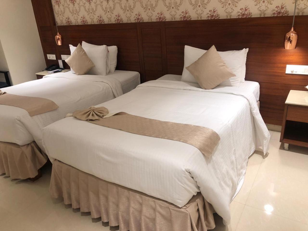 Hotel The Plaza Haiderabad Buitenkant foto