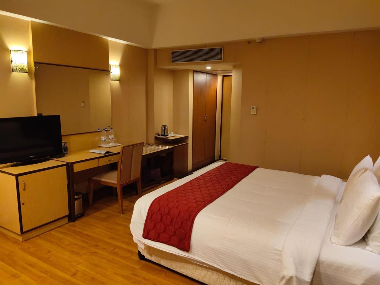 Hotel The Plaza Haiderabad Buitenkant foto