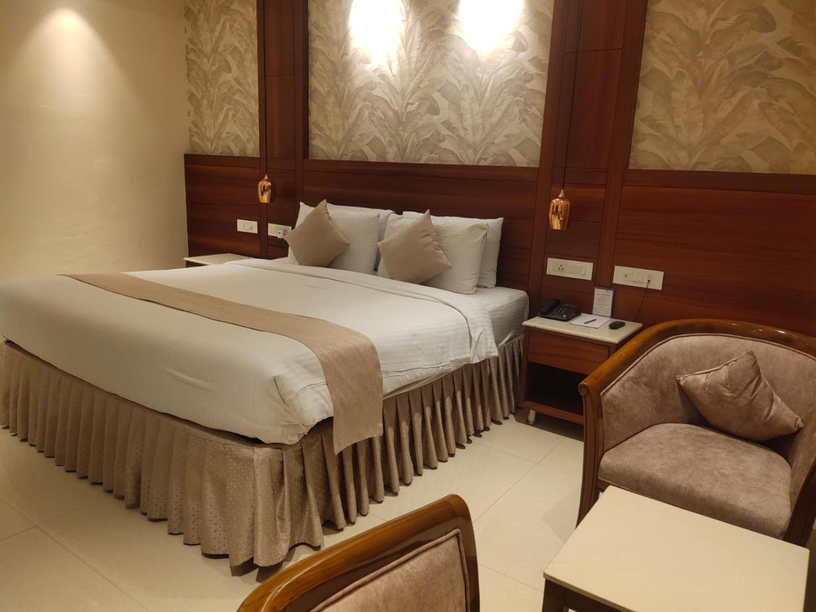 Hotel The Plaza Haiderabad Buitenkant foto