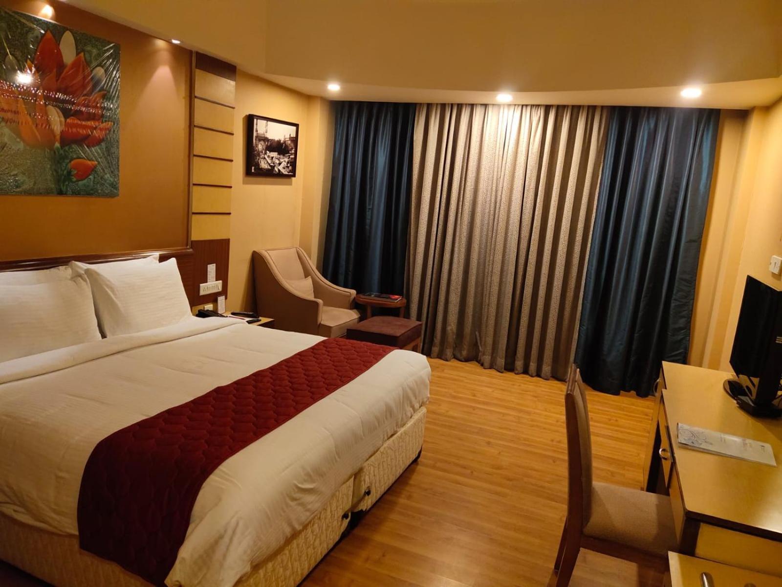 Hotel The Plaza Haiderabad Buitenkant foto