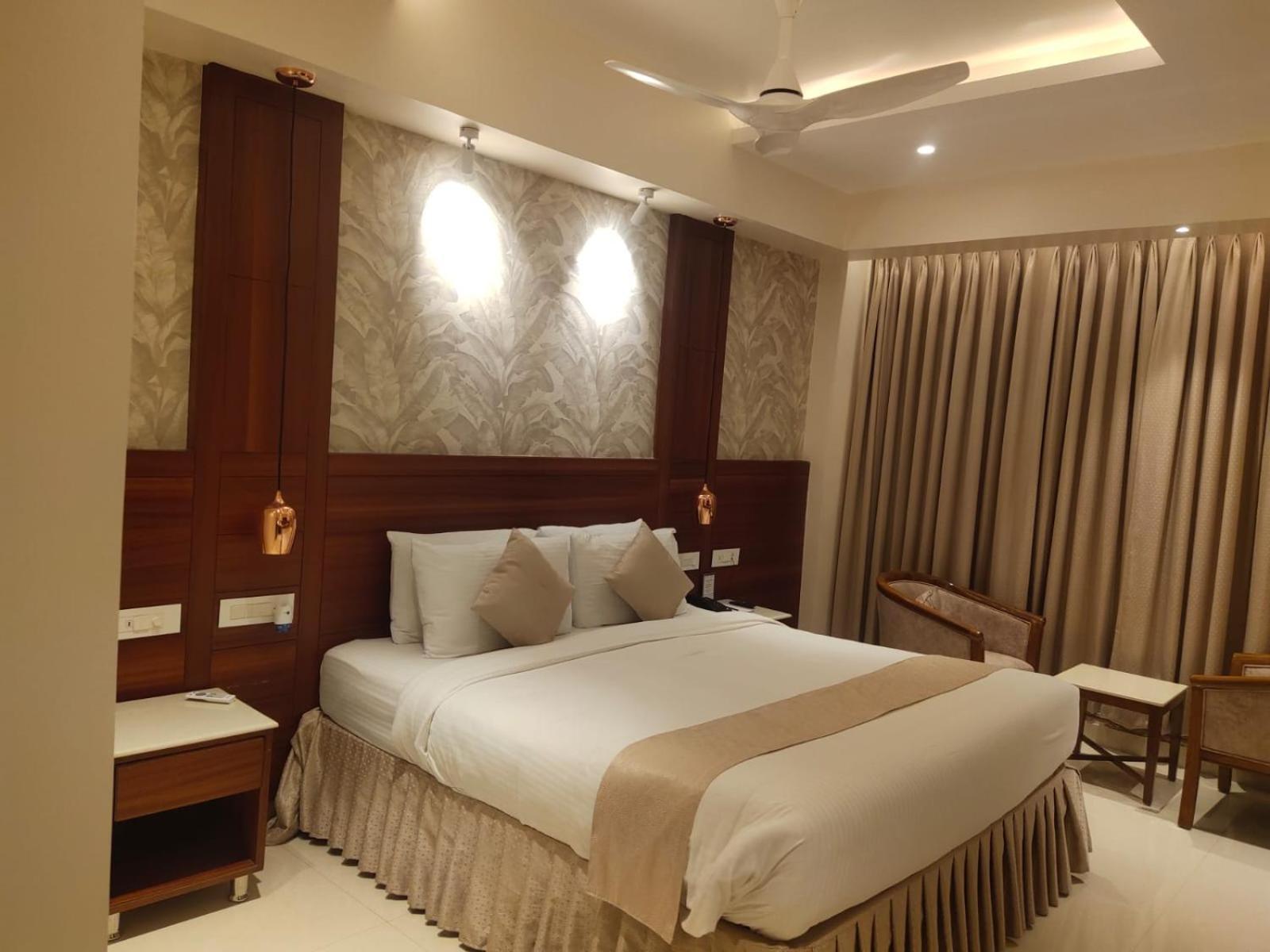 Hotel The Plaza Haiderabad Buitenkant foto