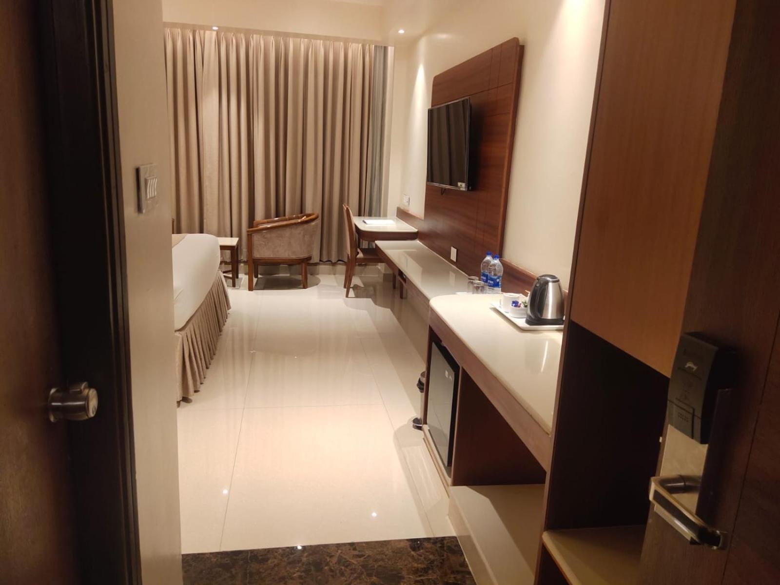 Hotel The Plaza Haiderabad Buitenkant foto