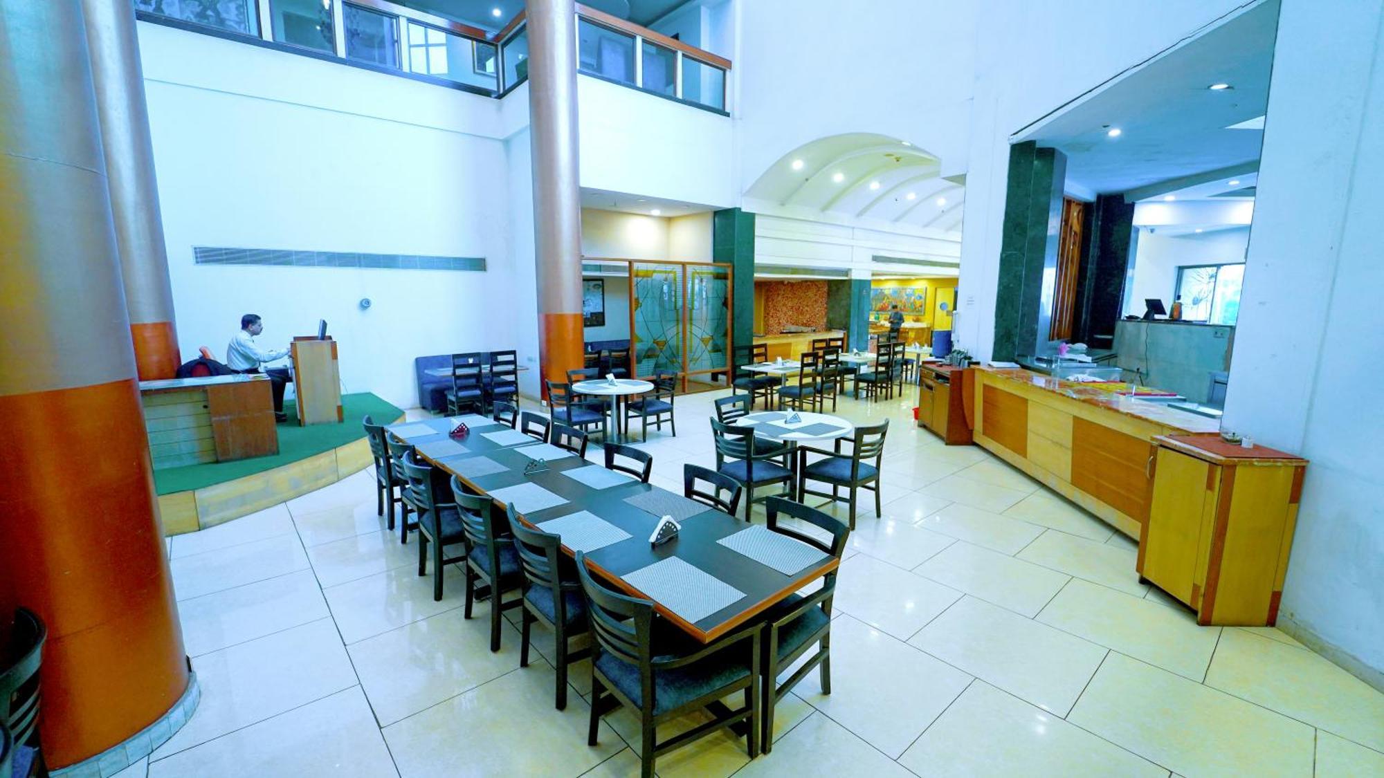 Hotel The Plaza Haiderabad Buitenkant foto