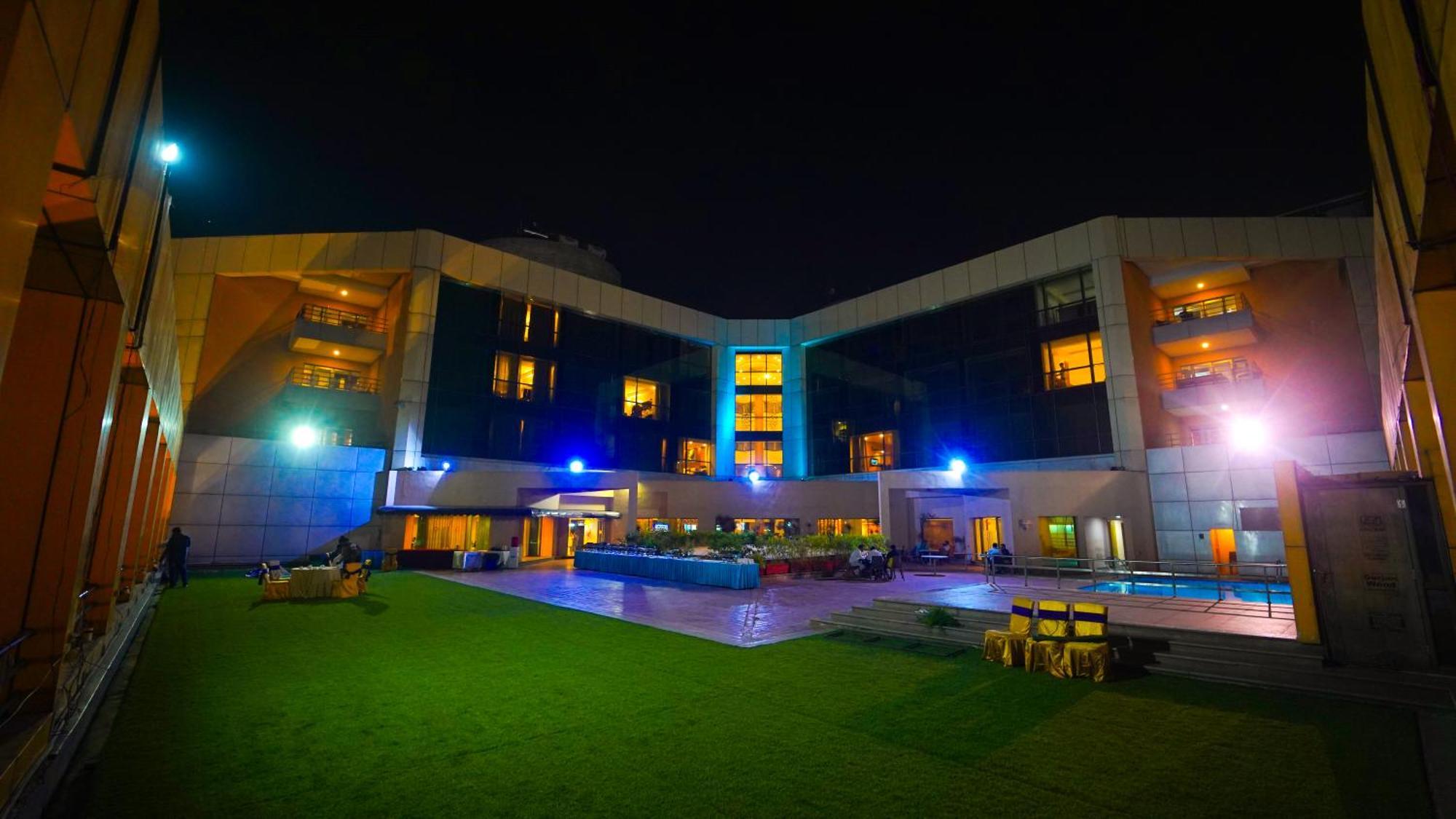 Hotel The Plaza Haiderabad Buitenkant foto