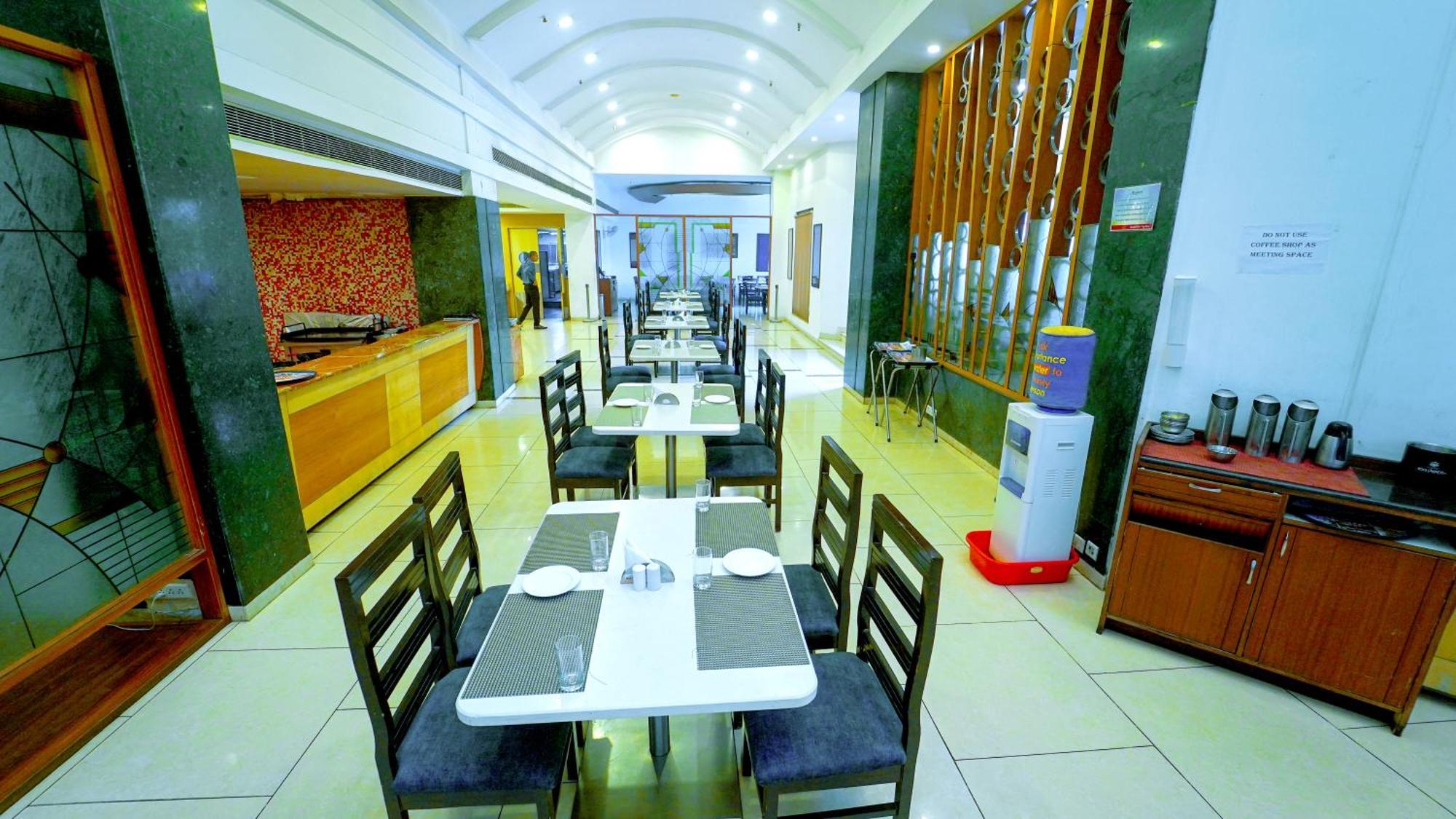 Hotel The Plaza Haiderabad Buitenkant foto