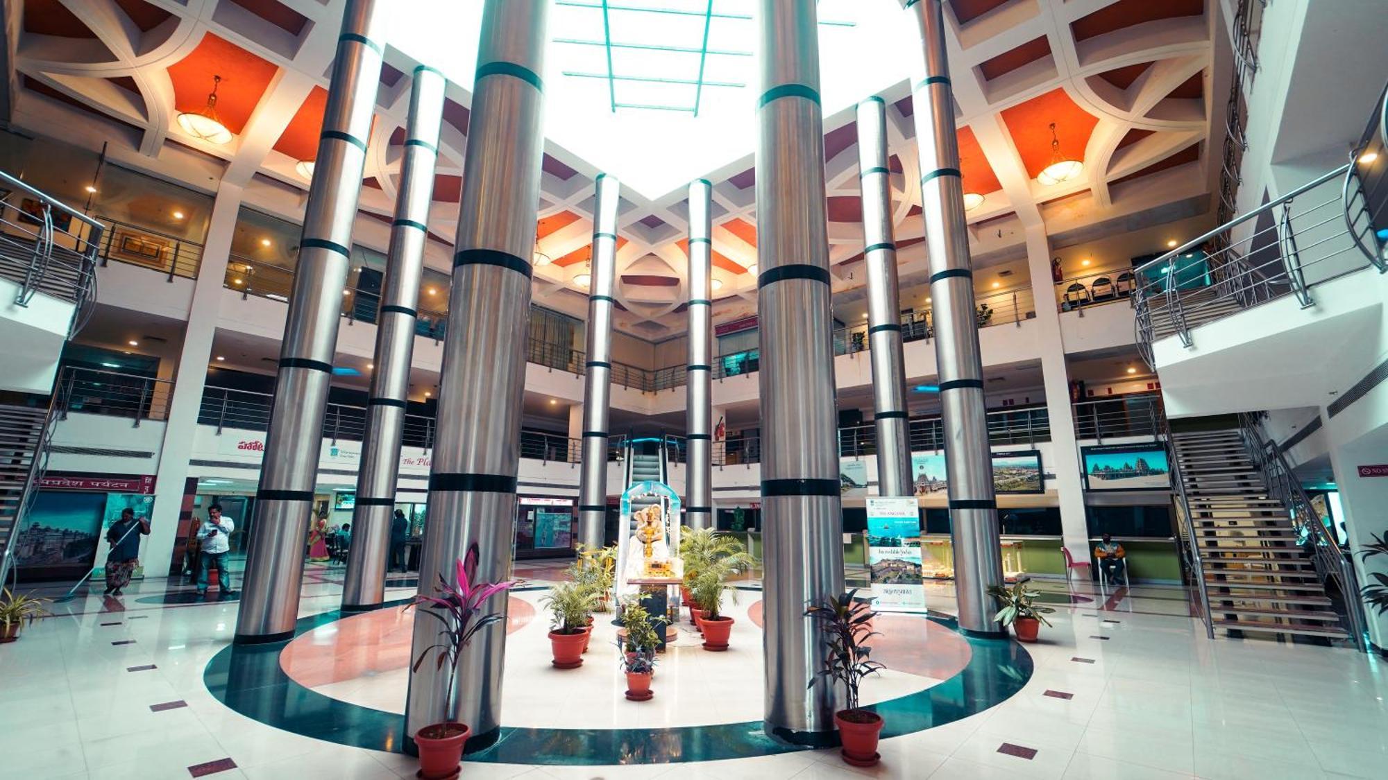 Hotel The Plaza Haiderabad Buitenkant foto