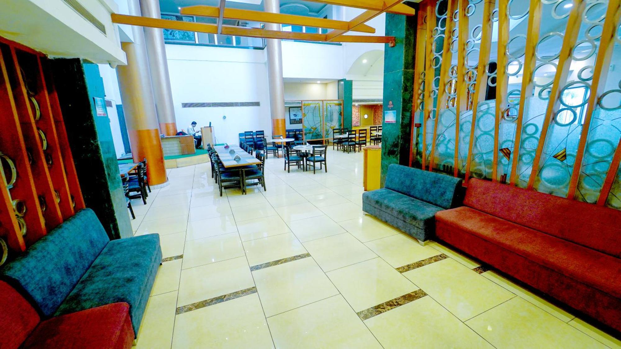 Hotel The Plaza Haiderabad Buitenkant foto
