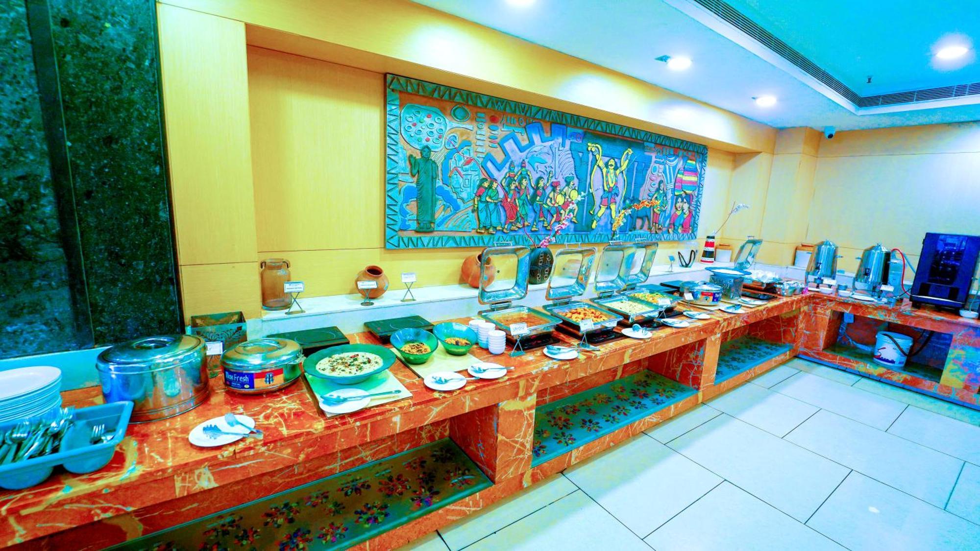Hotel The Plaza Haiderabad Buitenkant foto