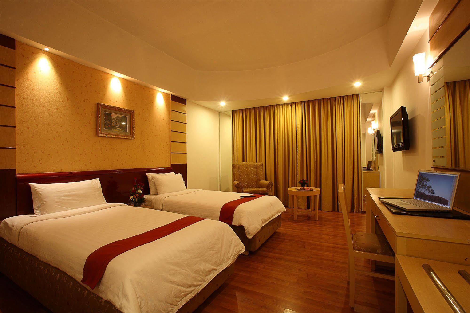Hotel The Plaza Haiderabad Buitenkant foto