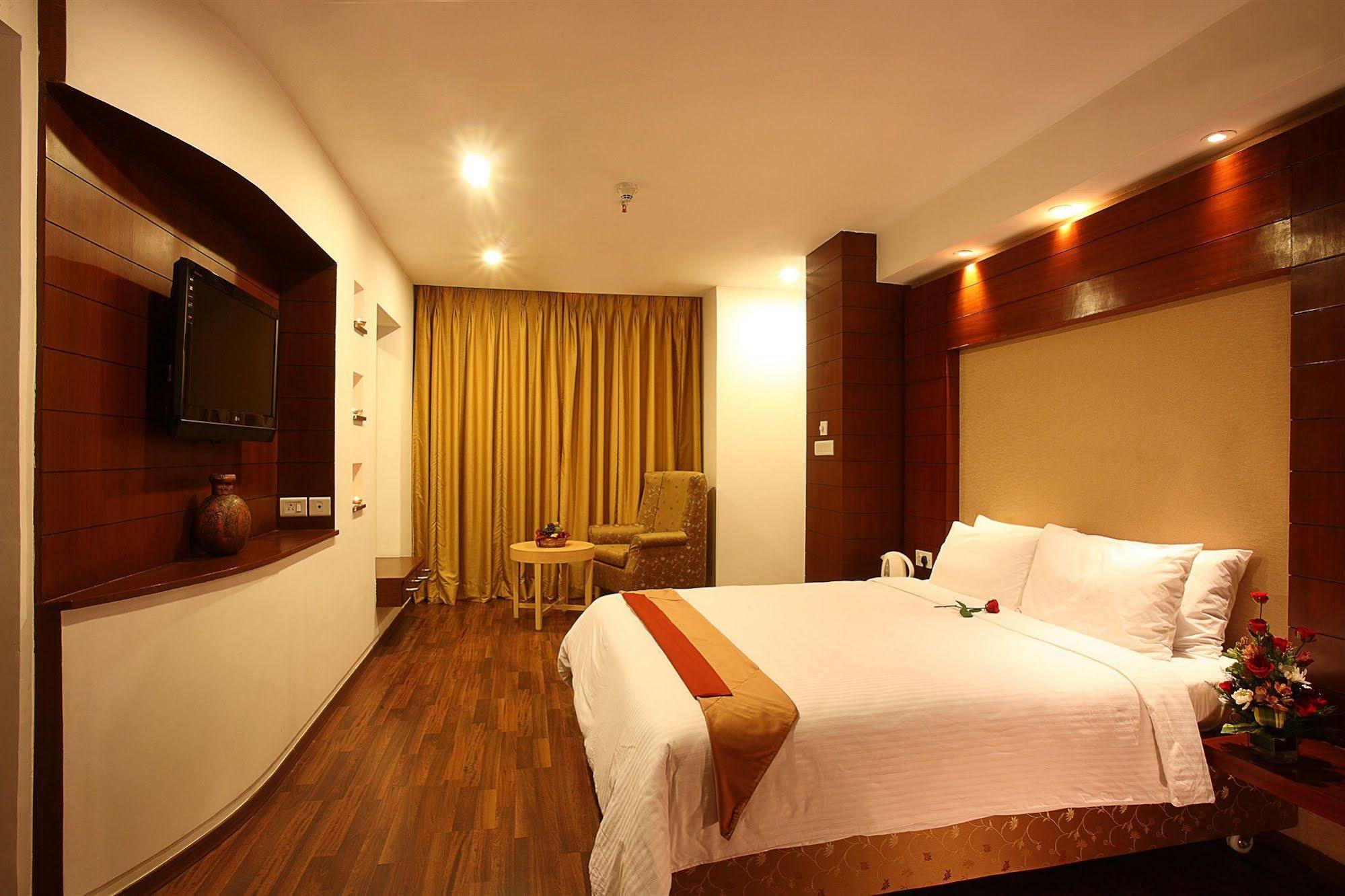 Hotel The Plaza Haiderabad Buitenkant foto