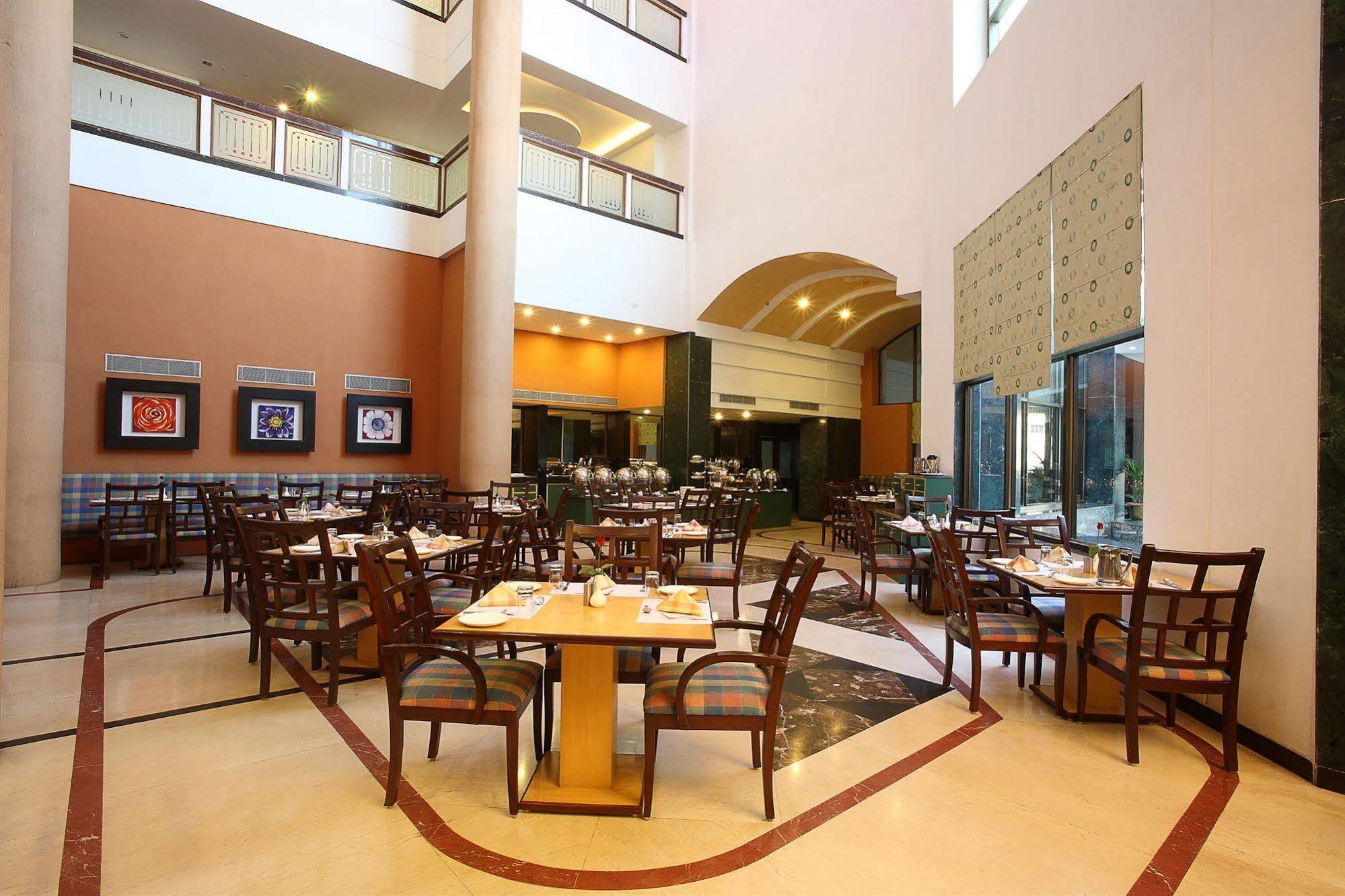 Hotel The Plaza Haiderabad Buitenkant foto