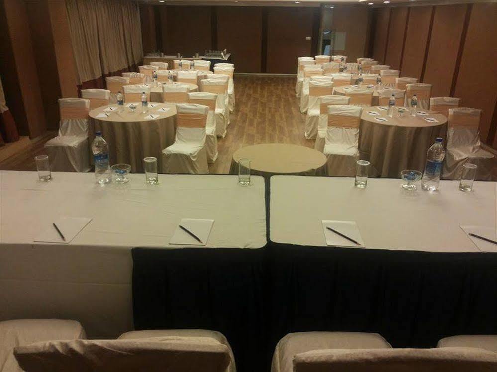 Hotel The Plaza Haiderabad Buitenkant foto