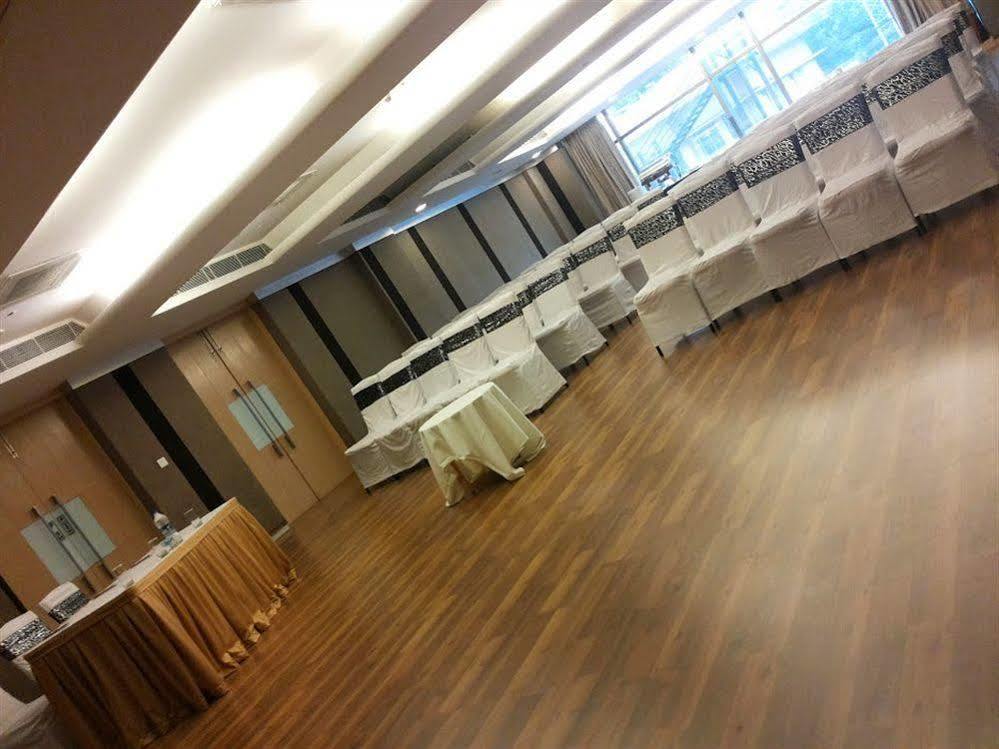 Hotel The Plaza Haiderabad Buitenkant foto