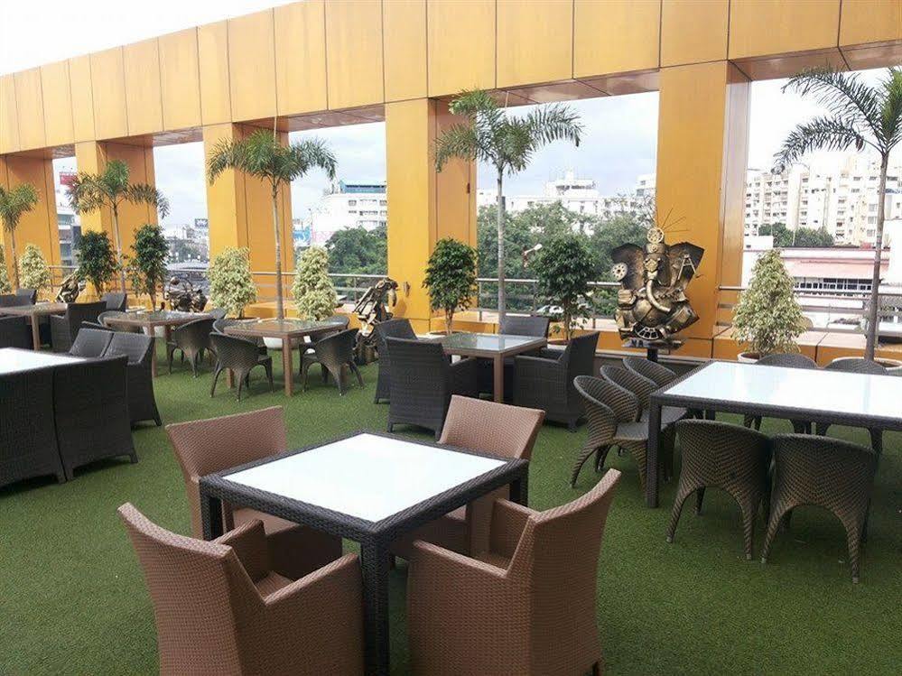 Hotel The Plaza Haiderabad Buitenkant foto